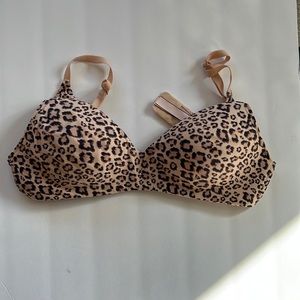 VS lightly lined No wire 36/c cheetah bra